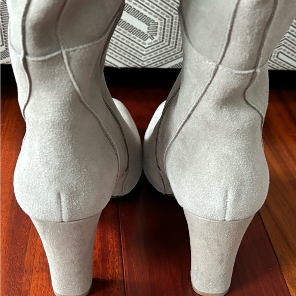 EUC Ladies suede boots - Picture 4 of 12